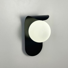 Бра із білим плафоном у чорному корпусі 25х12 см | Арт. W 083/1 BK | Line F